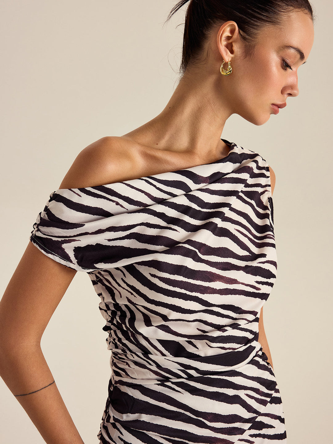 Zebra Desenli Omuz Açık Üst